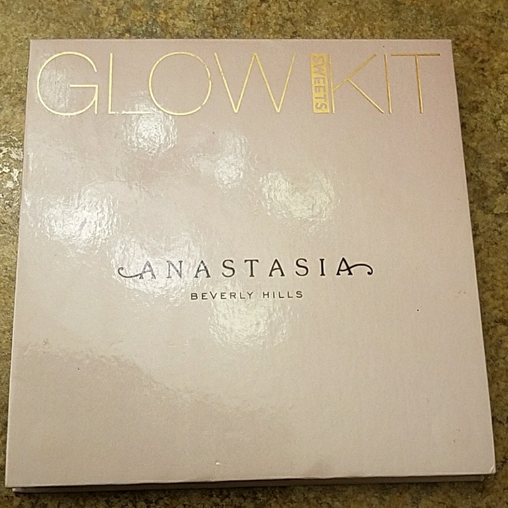 Anastasia glow kit